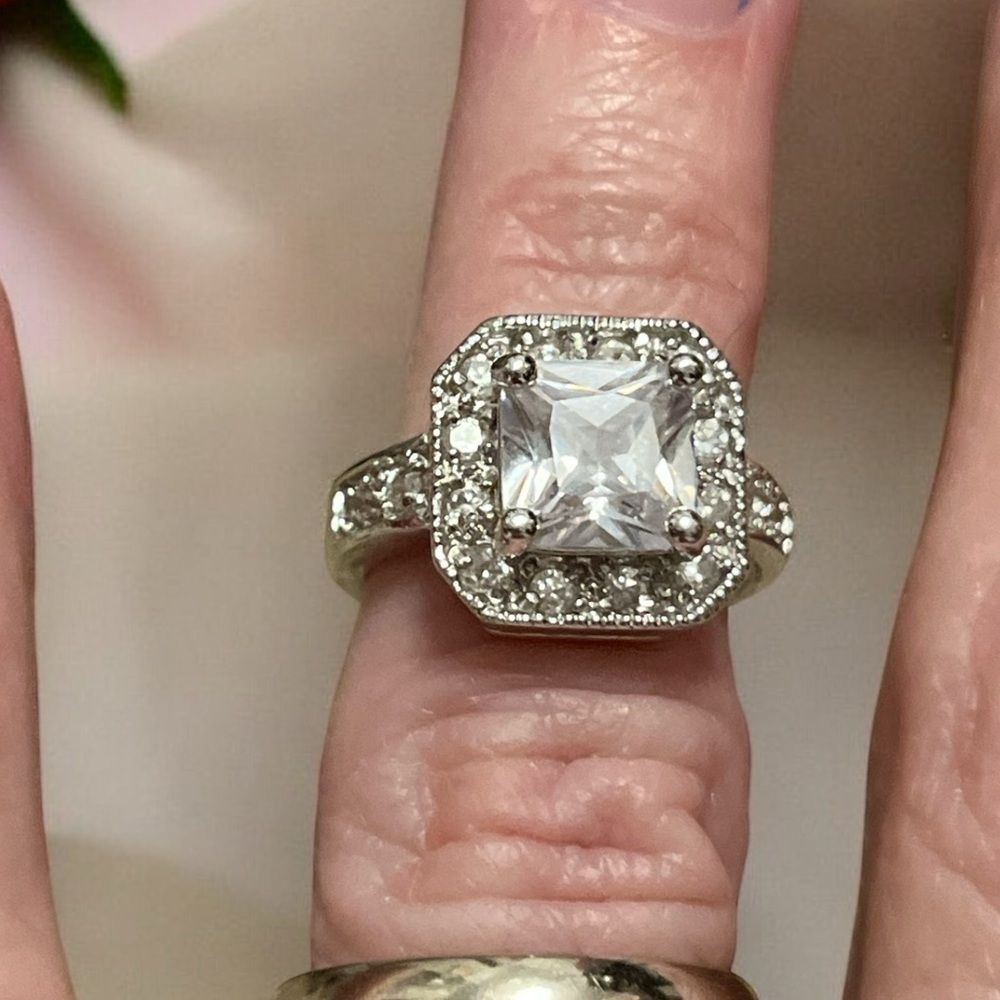๐ Four Costume Rings - Picture 4 of 5